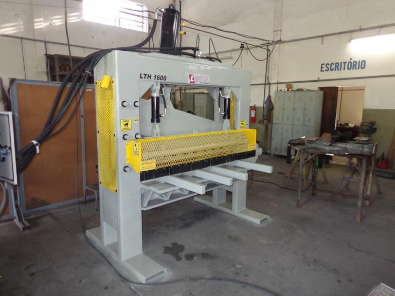 Tesoura Hidráulica LTH-1600