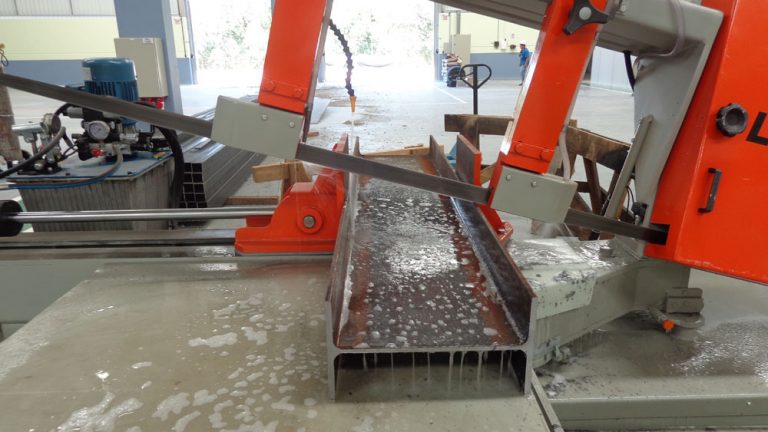 Serra Fita para cortes em metais