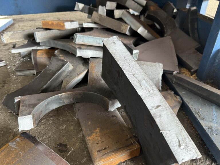 Guilhotina LTH-1200 (1)