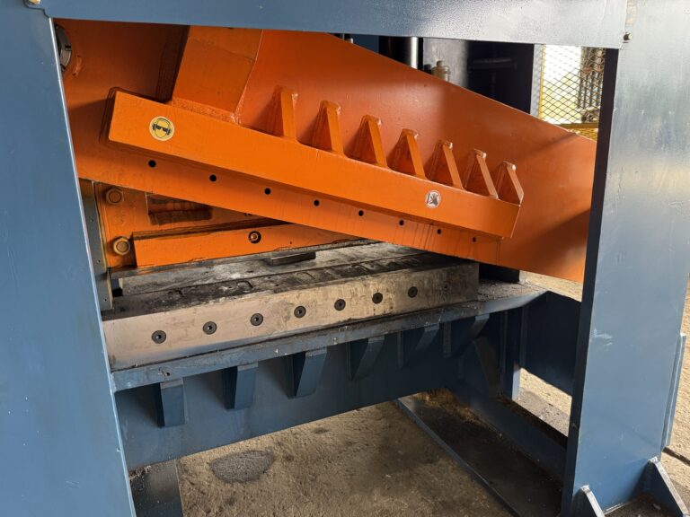 Guilhotina LTH-1200 (9)